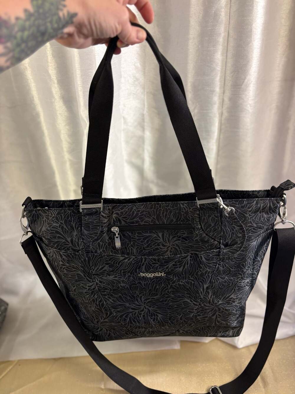Baggallini Any Day Tote Bag Black Floral Print Large Travel Crossbody - Picture 4 of 8
